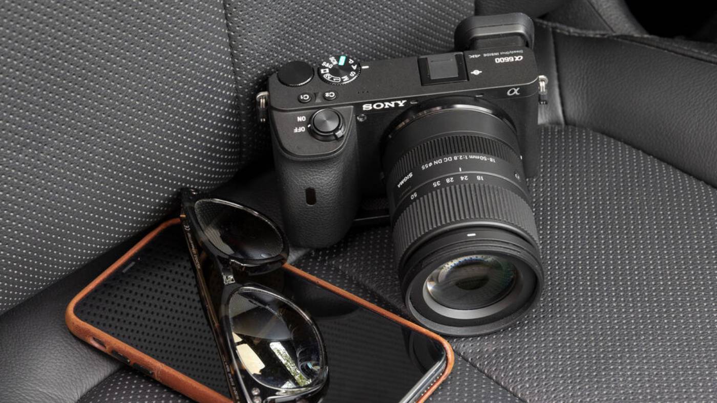 Sigma 18-50mm f/2.8 DC DN Contemporary Lens feature art