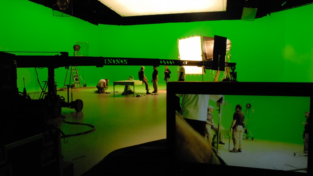 The dos and don’ts of green screen backgrounds - Videomaker