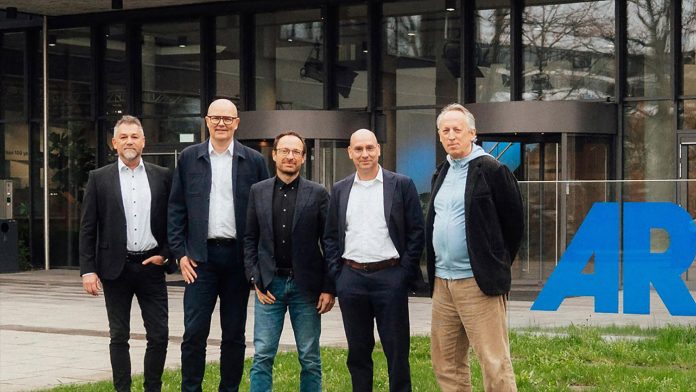 (L-R): Christian Richter, managing director ARRI; Frank Eischet, CFO Riedel; David Bermbach, managing director ARRI; Thomas Riedel, group CEO Riedel; Christoph Stahl, member of the ARRI founding family