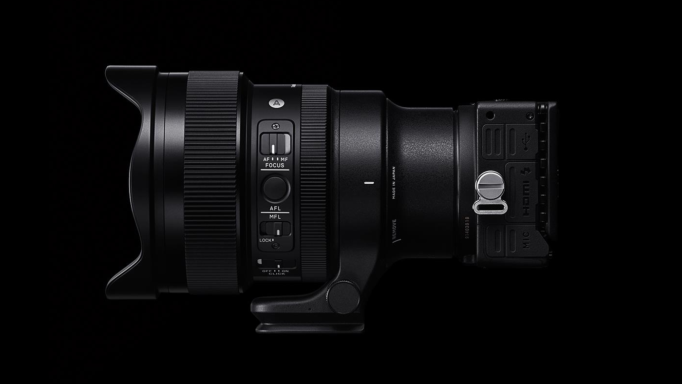 SIGMA 14mm DG DN | Art black background