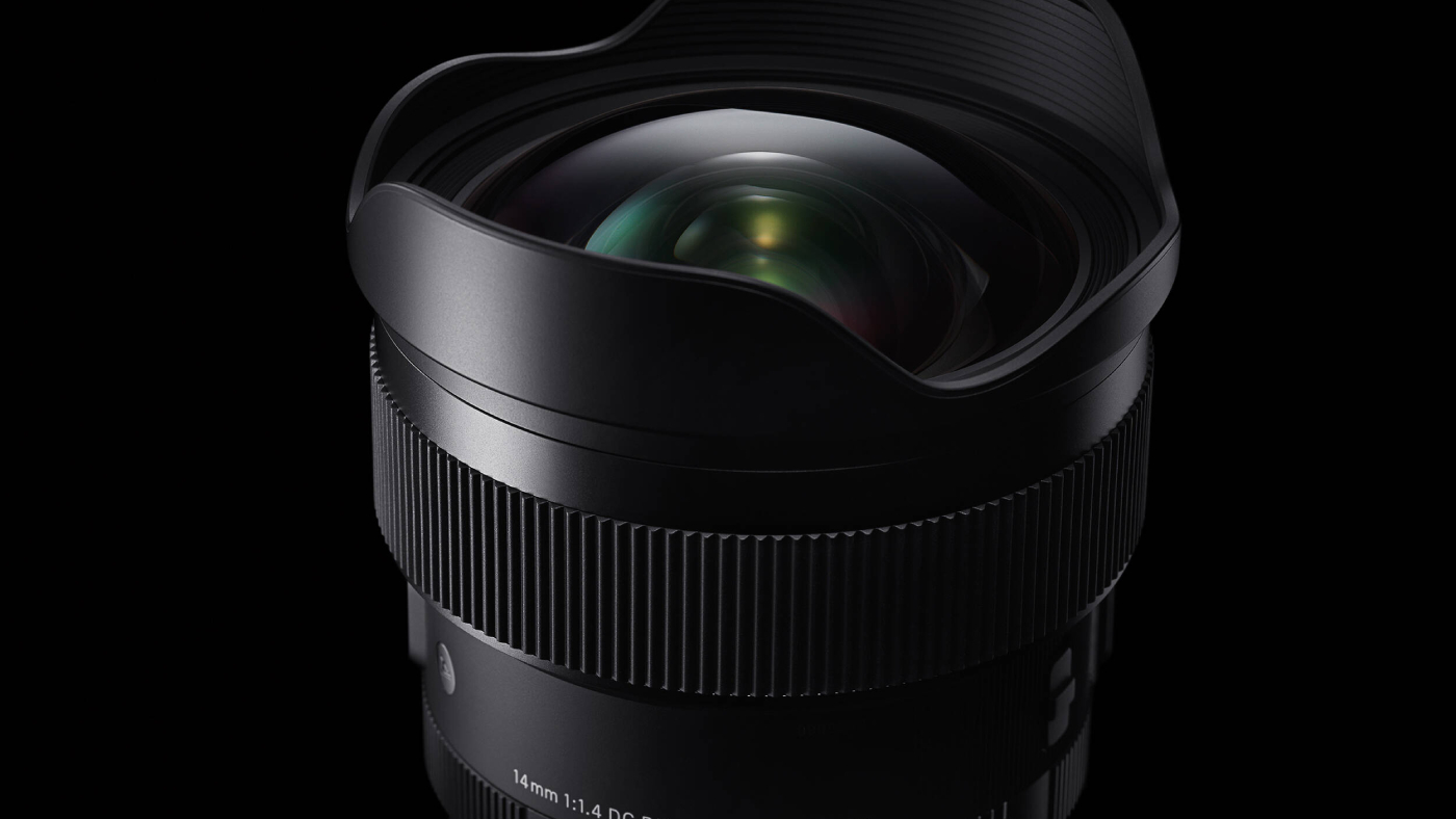 SIGMA 14mm DG DN | Art with a black background